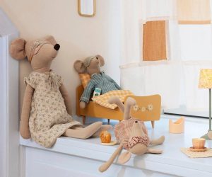 Medium Mouse in Nightgown